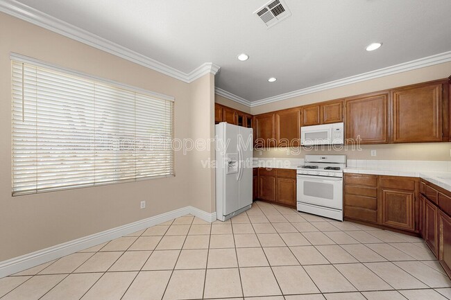 Building Photo - 6223 Avenida De Las Vistas