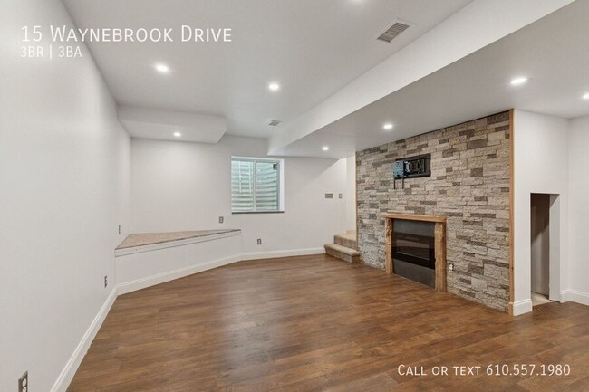 Building Photo - 15 Waynebrook Dr