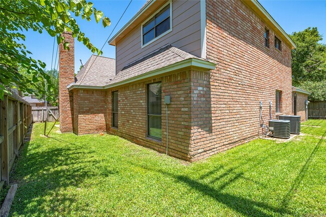 Building Photo - 911 Montview Dr