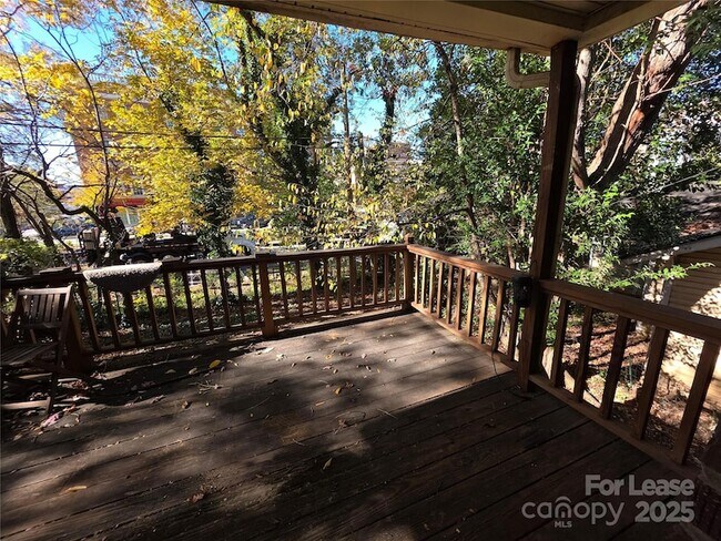 Building Photo - 1412 Park Dr