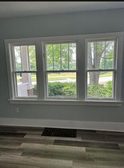 Building Photo - 1605 Kearsley Park Blvd