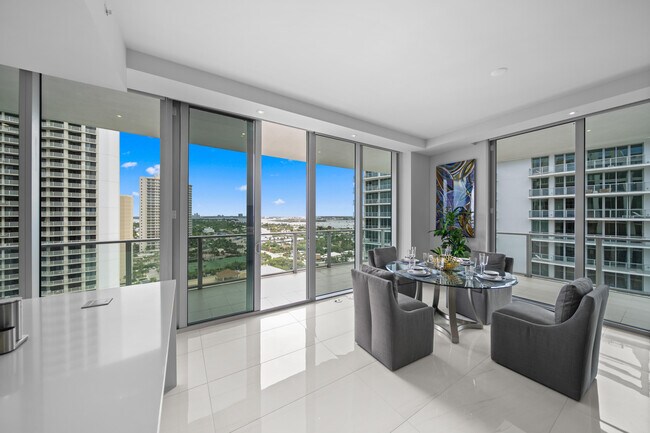 Building Photo - 3100 N Ocean Dr