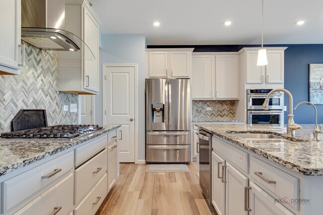 Building Photo - 573 Watercress Dr