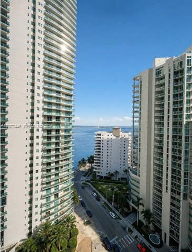 Building Photo - 1300 Brickell Bay Dr