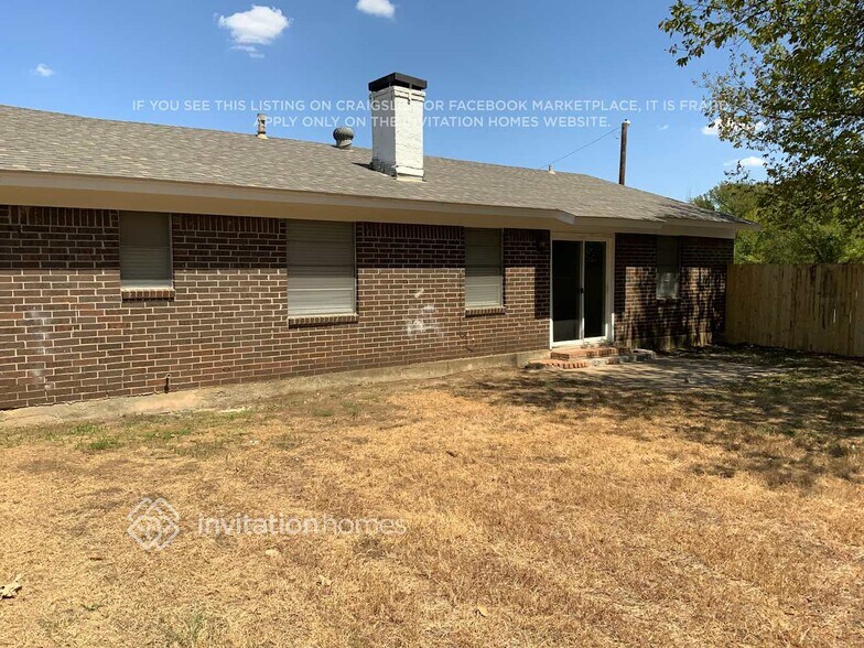 Building Photo - 8132 Cross Dr