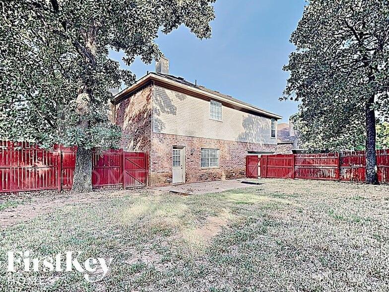 Building Photo - 5611 Chimney Rock Dr