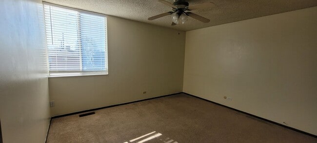 Building Photo - Upper Level 2 Bedroom 1 Bath