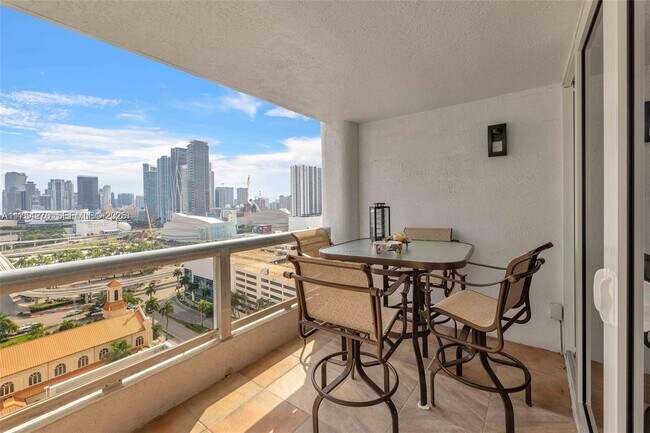 Building Photo - 1717 N Bayshore Dr