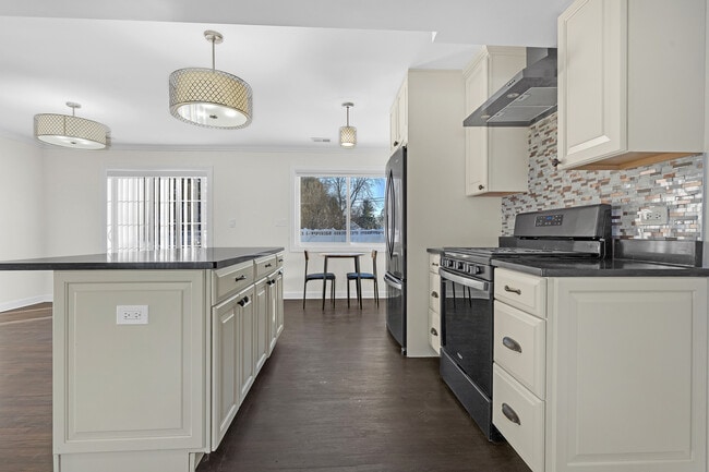 Building Photo - 3225 Illinois Rd