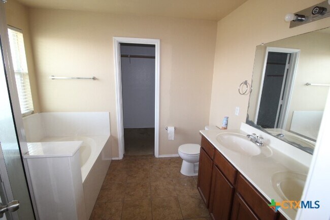 Building Photo - 304 W Gemini Ln