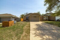 Building Photo - 820 Mica Ln