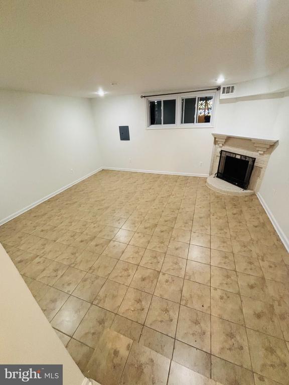 Building Photo - 1397 Sheridan St NW