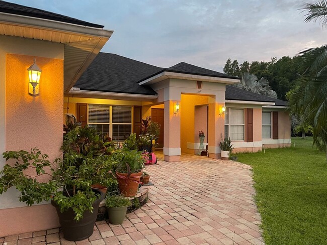 Building Photo - 5906 Diamond Ct