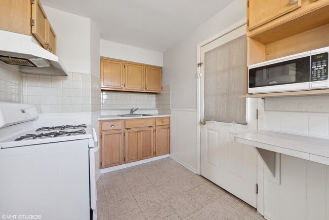 Building Photo - 9518 S 53rd Ave