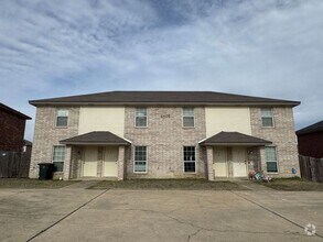 Building Photo - 4405 Abigail Dr