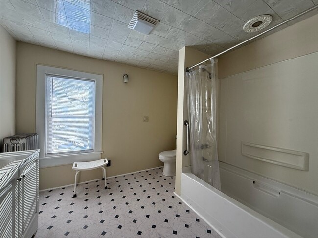 Building Photo - 23 Burton St