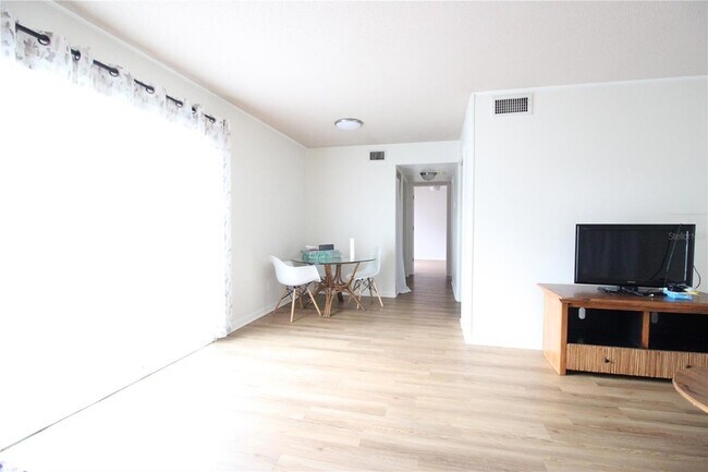 Building Photo - 507 NW 39th Rd