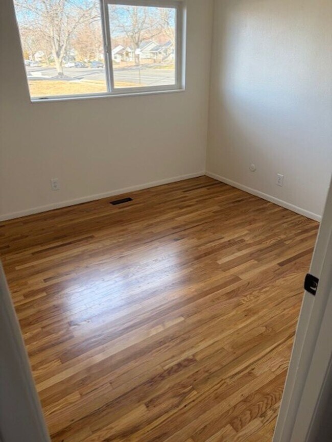 Building Photo - Single Family Home Close to SUU and Cedar High School