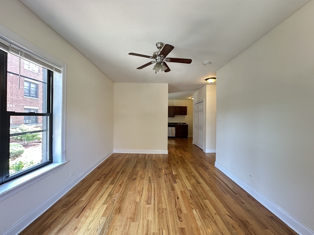 Building Photo - 938 W Cornelia Ave