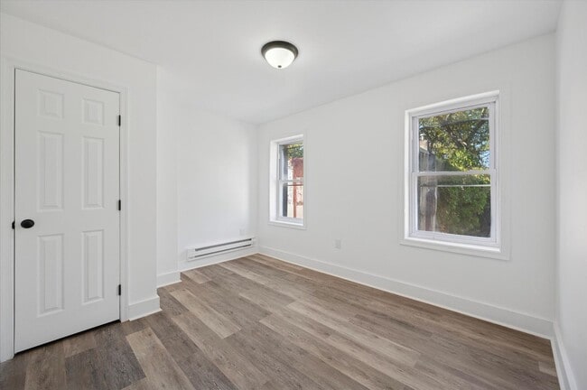 Building Photo - 2 Bed 3 Full Bath House North Philly