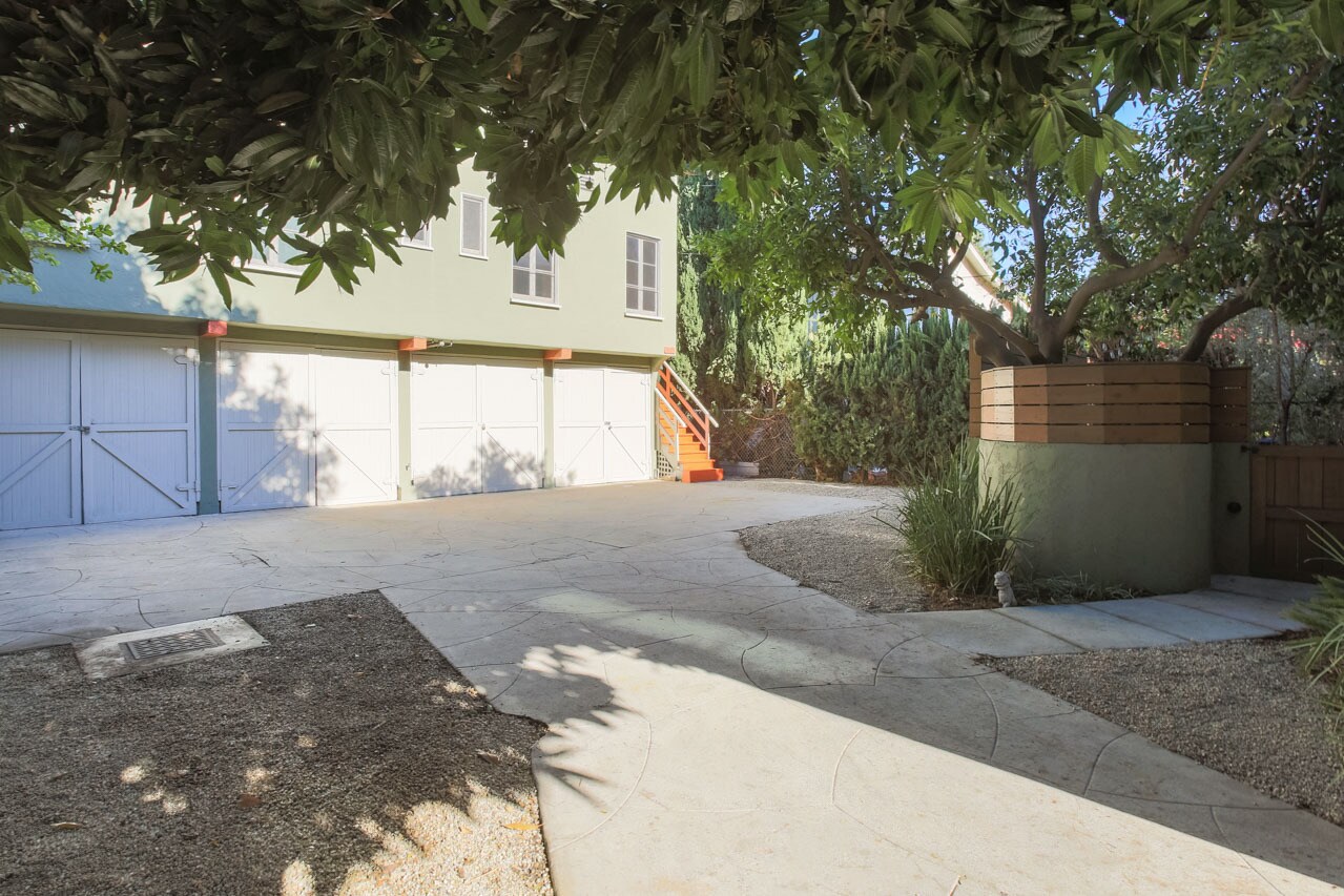 Driveway to finished garages - 4117 Edenhurst Ave