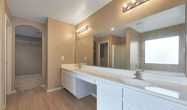 Building Photo - 23865 W Huntington Dr