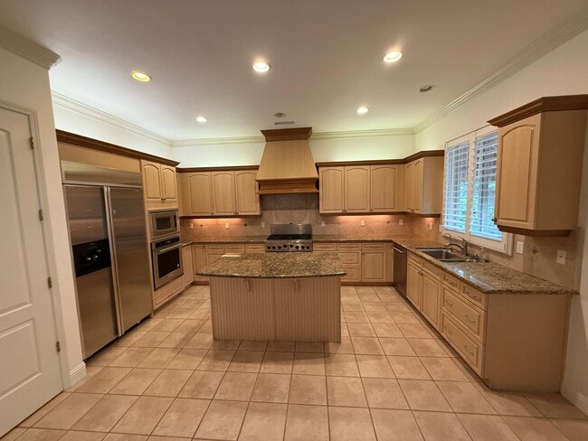 Building Photo - 10637 N Lochmoor Ln