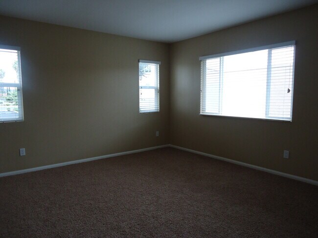 Building Photo - GORGEOUS TWO STORY HOME IN GRANITE HILLS 4 BR, 2.5 BA, 2 CAR GAR