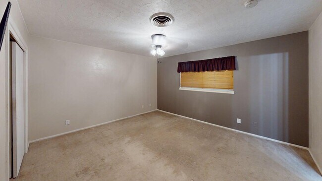 Building Photo - 317 W Blanco Dr