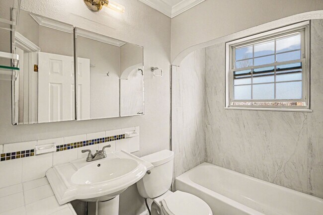 Building Photo - Stylish living in the heart of Mayfair - adorable 1 bedroom - 1 bathroom