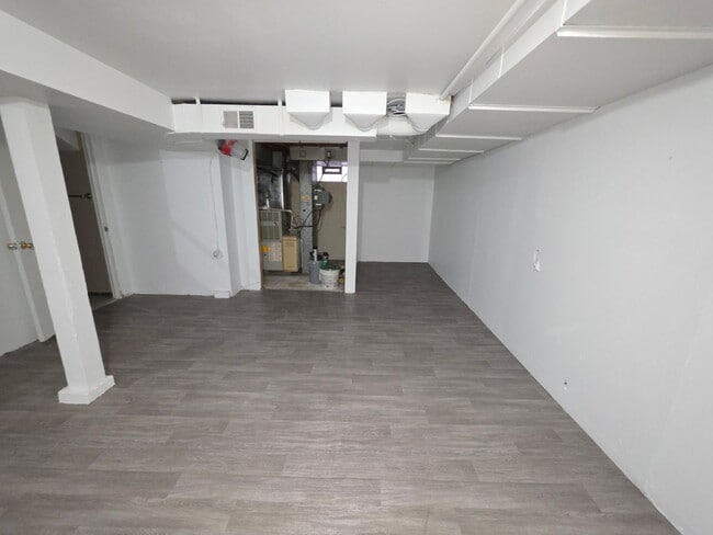 Building Photo - 5249 N Osceola Ave