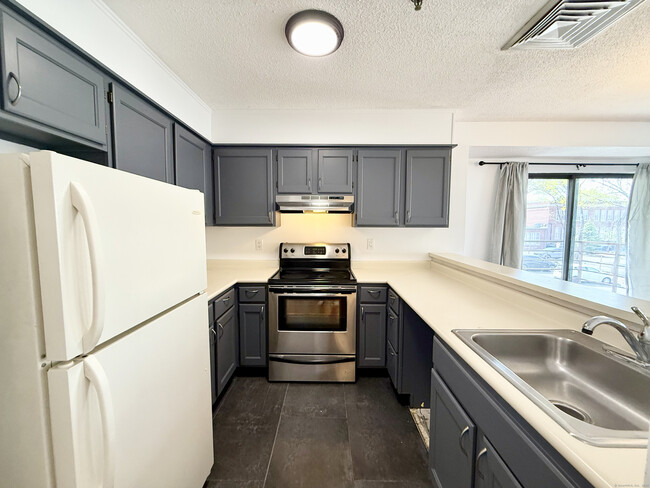Primary Photo - 1204 Whitney Ave
