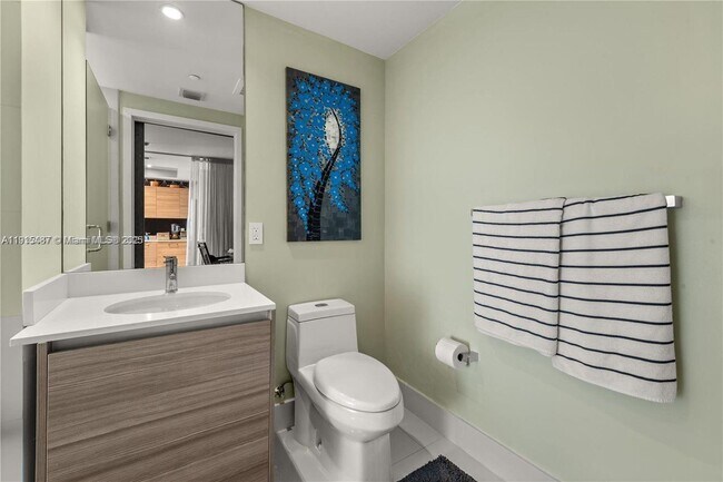 Building Photo - 121 NE 34th St