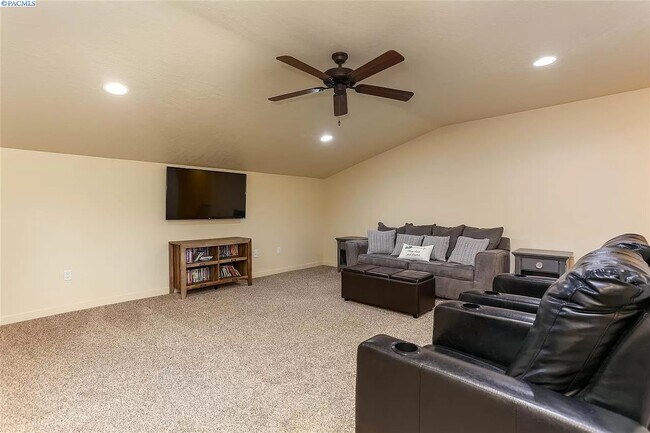 Building Photo - 2736 S Dennis Pl