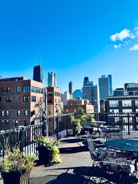 Building Photo - 1339 N Dearborn St