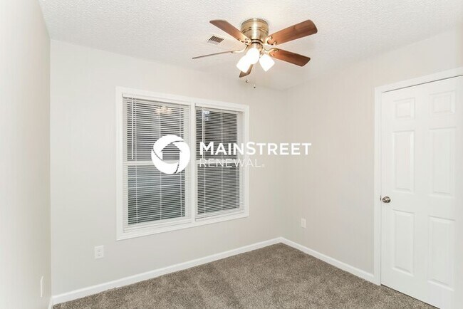 Building Photo - 4 Bedroom Pet-Friendly Home in FAIRBURN, G...