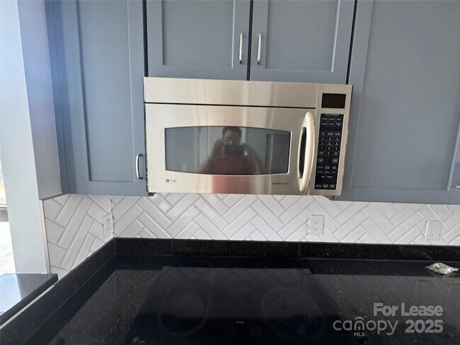 Building Photo - 559 New Bern Station Ct