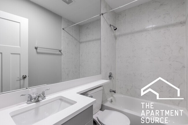 Building Photo - 1139 Oak Ave