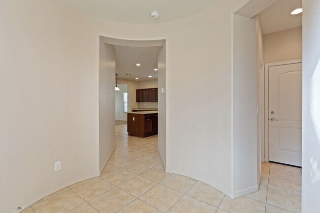 Building Photo - Gorgeous 4 Bedroom Home in Phoenix!