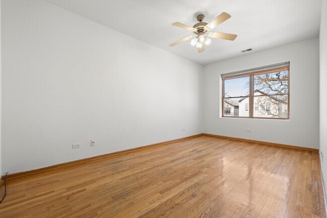 Building Photo - 613 W 43rd Pl