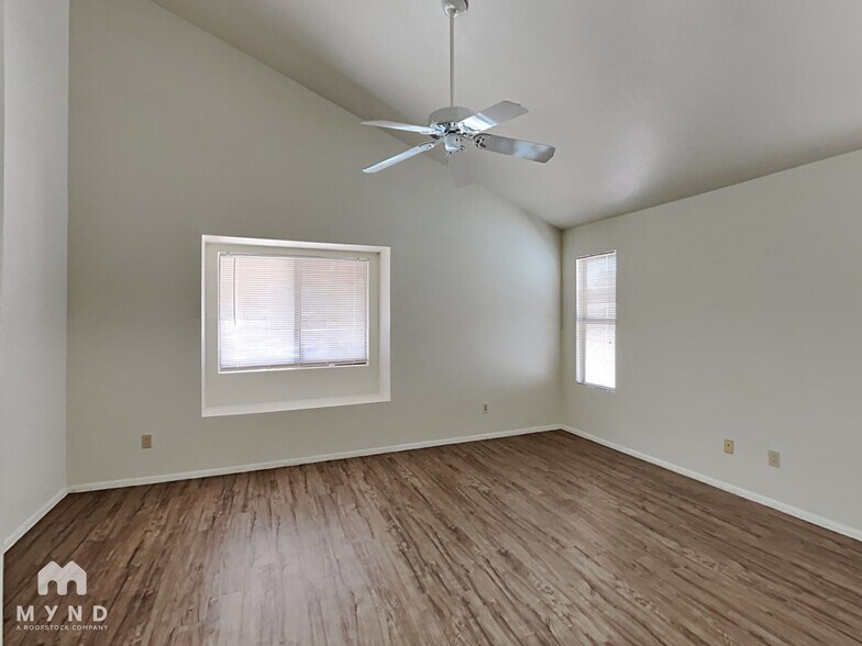 Building Photo - 10487 N Fairway Vista Ln