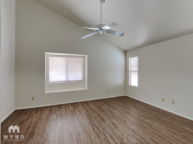 Building Photo - 10487 N Fairway Vista Ln