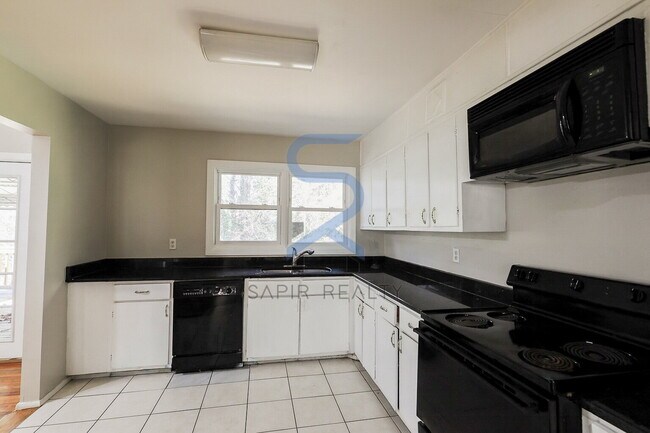 Building Photo - Move in before November 30th and choose your reward: a $250 Amazon Gift Card or a 55" Smart TV!