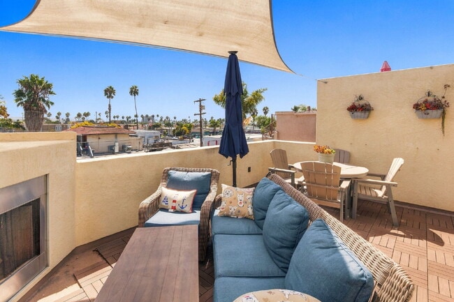 Building Photo - Your Furnished Coastal Escape Awaits!