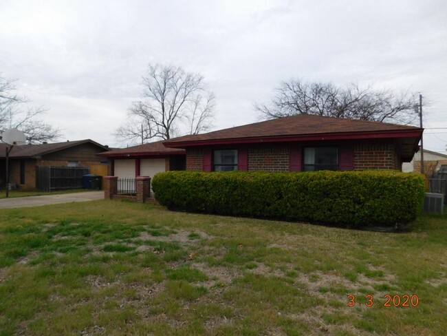 Building Photo - 1105 Pack Ave