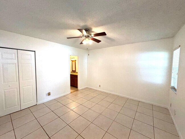 Building Photo - 2424 NW 89th Dr