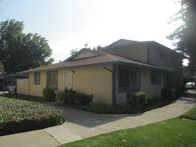 Primary Photo - 2 bedroom condo is central location near e...