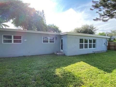 Building Photo - 20431 NE 15th Ave