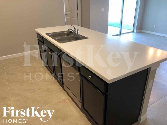 Building Photo - 2477 SW Aberdeen St