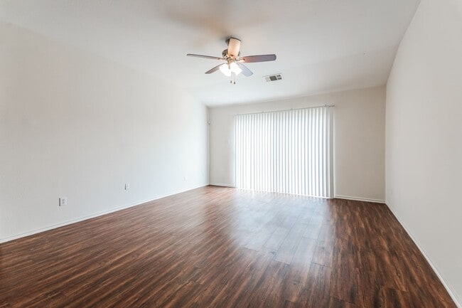 Building Photo - $1850 3/2/2 with office/flex space in family friendly neighborhood in Forney!